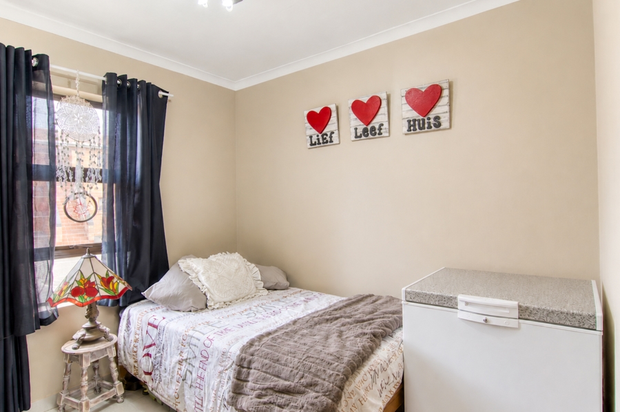 2 Bedroom Property for Sale in Sea Breeze Western Cape
